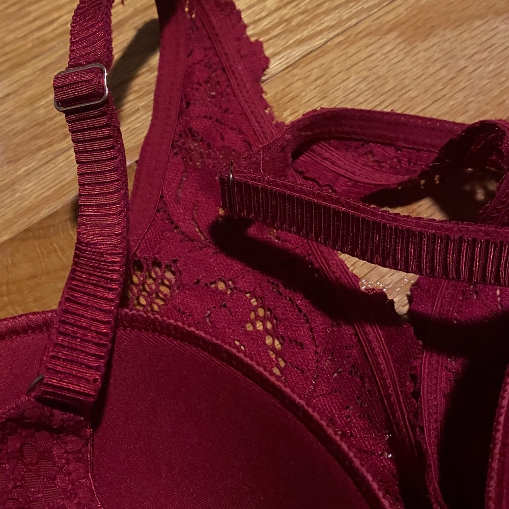 NEVER WORN NWOT Le Mystere Lace Plunge Bra in Red - Picture 7 of 8